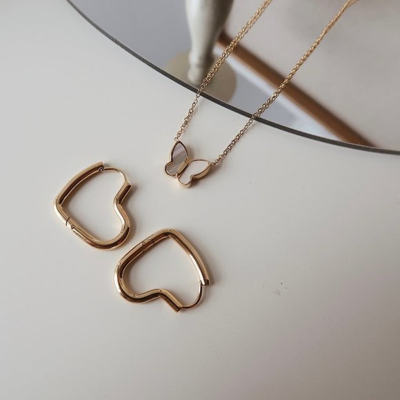 NEW 18K Gold Plated Mother of Pearl Butterfly Necklace - Picture 9 of 10